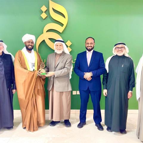 معالي وزير الشؤون الدينية والأوقاف يلتقي مجموعة من المؤسسات الخيرية بمقر الجمعية الإسلامية بالبحرين ويوقع مذكرة تفاهم