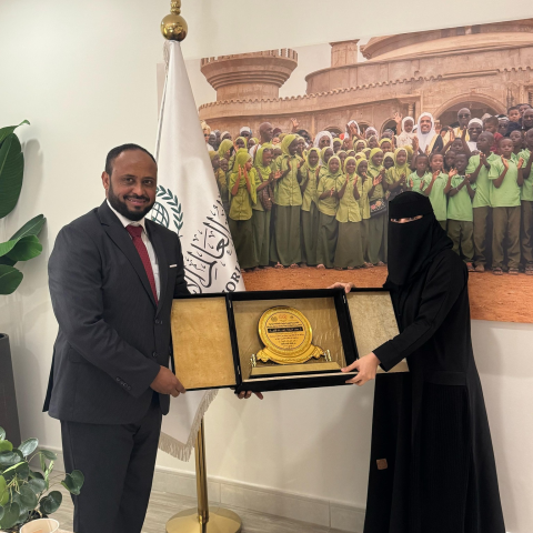 اجتماع مدير العلاقات العامة والإعلام بالمكتب التنفيذي لوزير الشؤون الدينية والأوقاف د.عبدالسلام العسكري؛ بوكالة الرعاية والإغاثة والتنمية بجدة.